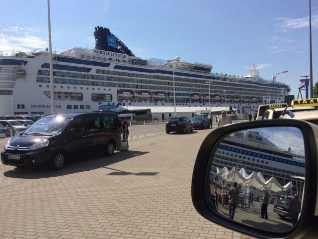 Taxi Rostock am Passagierkai in Warnemünde